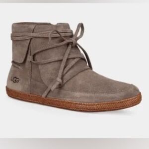 UGG Reid Moccasin Bootie - Suede Ankle Boots Size: Women's US 7.5 Like New!